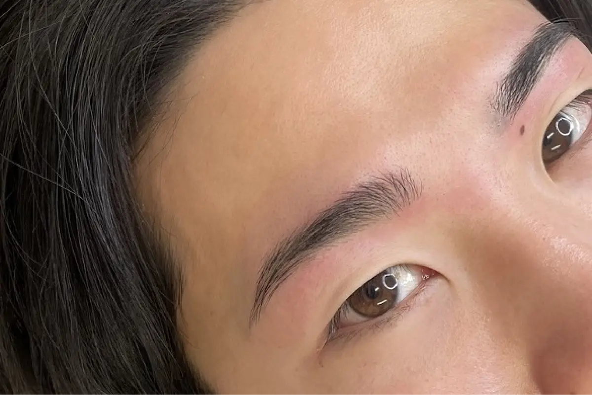 ナチュラル眉矯正(眉wax込)6600円(税込)